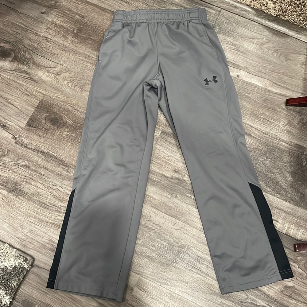 Under Armour Boys Medium Gray Pants
